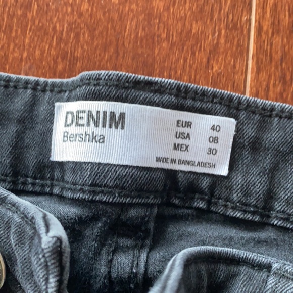 BERSHKA Distressed Jeans. Sz. 28 - Picture 4 of 5